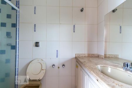 Apartamento à venda com 240m², 4 quartos e 2 vagas Apartamento à venda com 240m², 4 quartos e 2 vagasBanheiro da suíte 3