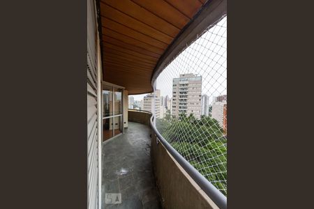 Apartamento à venda com 240m², 4 quartos e 2 vagas Apartamento à venda com 240m², 4 quartos e 2 vagasVaranda da suíte 4