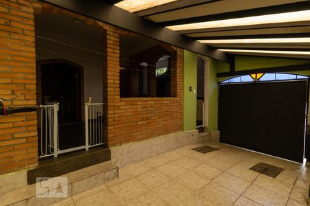 Casa à venda com 200m², 3 quartos e 4 vagas Casa à venda com 200m², 3 quartos e 4 vagasGaragem