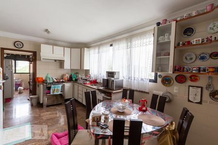 Apartamento à venda com 212m², 4 quartos e 3 vagasCozinha