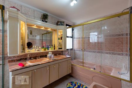 Apartamento à venda com 212m², 4 quartos e 3 vagasBanheiro da suíte 1