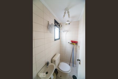 Apartamento para alugar com 93m², 3 quartos e 2 vagasBanheiro de Serviço