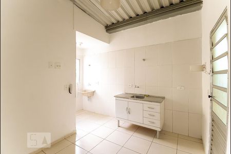 Sala e cozinha de kitnet/studio para alugar com 1 quarto, 27m² em Penha de França, São Paulo