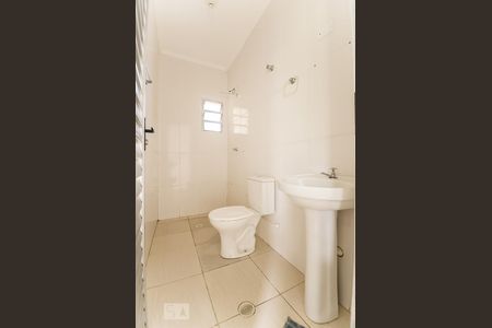 Banheiro de kitnet/studio para alugar com 1 quarto, 27m² em Penha de França, São Paulo