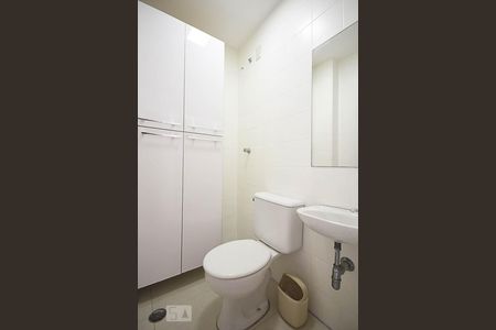 Apartamento à venda com 120m², 4 quartos e 3 vagas Apartamento à venda com 120m², 4 quartos e 3 vagasBanheiro de Serviço