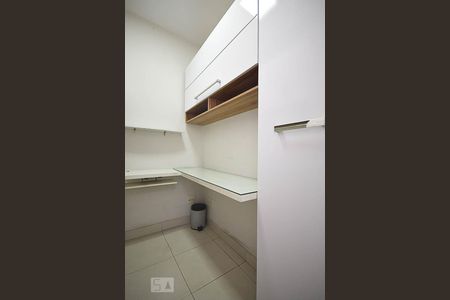 Apartamento à venda com 120m², 4 quartos e 3 vagas Apartamento à venda com 120m², 4 quartos e 3 vagasQuarto de Serviço