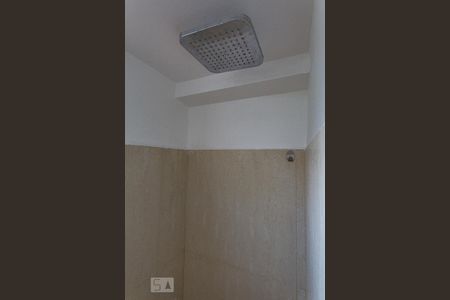 Banheiro de kitnet/studio para alugar com 1 quarto, 45m² em Vila Tramontano, São Paulo