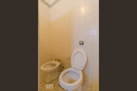 Casa à venda com 650m², 4 quartos e 8 vagas Casa à venda com 650m², 4 quartos e 8 vagasBanheiro da Suíte 02