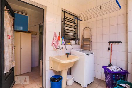 Casa à venda com 157m², 4 quartos e 2 vagas Casa à venda com 157m², 4 quartos e 2 vagasÁrea de Serviço