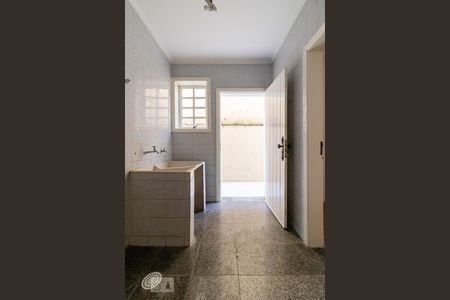 Casa de condomínio à venda com 316m², 4 quartos e 4 vagas Casa de condomínio à venda com 316m², 4 quartos e 4 vagasÁrea de Serviço