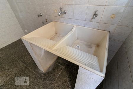 Casa de condomínio à venda com 316m², 4 quartos e 4 vagas Casa de condomínio à venda com 316m², 4 quartos e 4 vagasDetalhe da Área de Serviço