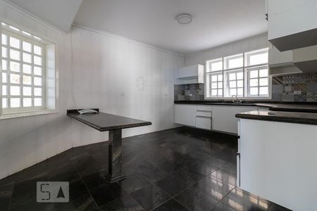 Casa de condomínio à venda com 316m², 4 quartos e 4 vagas Casa de condomínio à venda com 316m², 4 quartos e 4 vagasCozinha