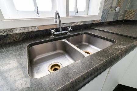 Casa de condomínio à venda com 316m², 4 quartos e 4 vagas Casa de condomínio à venda com 316m², 4 quartos e 4 vagasDetalhe da Cozinha