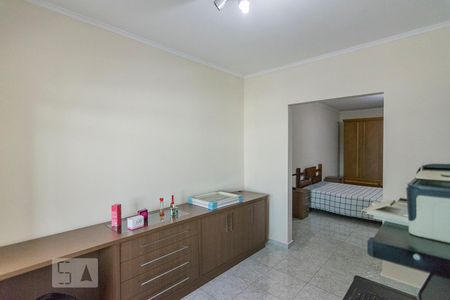 Casa à venda com 300m², 3 quartos e 6 vagas Casa à venda com 300m², 3 quartos e 6 vagasEscritório