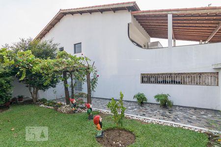 Casa à venda com 300m², 3 quartos e 6 vagas Casa à venda com 300m², 3 quartos e 6 vagasQuintal