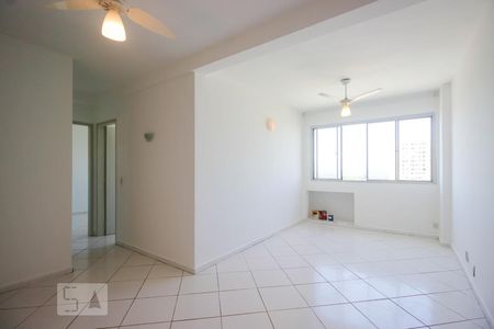 Sala de apartamento para alugar com 2 quartos, 60m² em Barra da Tijuca, Rio de Janeiro