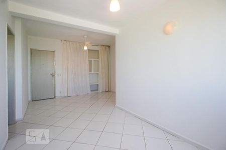 Sala de apartamento para alugar com 2 quartos, 60m² em Barra da Tijuca, Rio de Janeiro