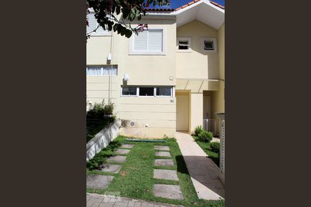 Casa de condomínio à venda com 69m², 2 quartos e 1 vagaFachada