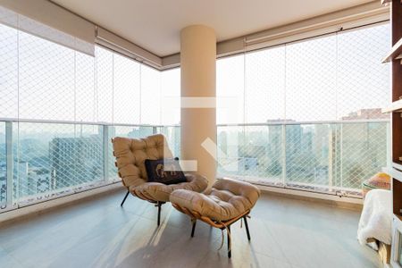 Apartamento à venda com 161m², 3 quartos e 3 vagas Apartamento à venda com 161m², 3 quartos e 3 vagasVaranda da Suíte 3