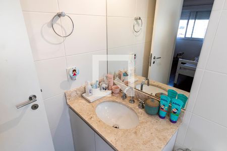 Apartamento à venda com 161m², 3 quartos e 3 vagas Apartamento à venda com 161m², 3 quartos e 3 vagasBanheiro da Suíte 2