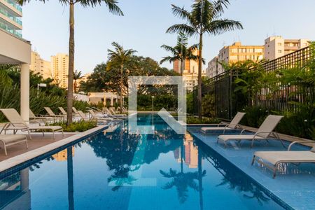 Apartamento à venda com 161m², 3 quartos e 3 vagas Apartamento à venda com 161m², 3 quartos e 3 vagasÁrea comum - Piscina