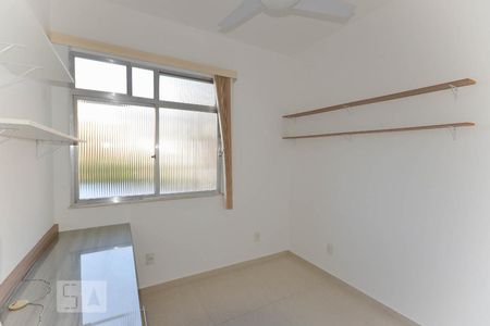 Quarto 1 de apartamento para alugar com 2 quartos, 57m² em Grajaú, Rio de Janeiro