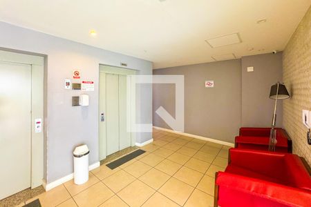Apartamento à venda com 36m², 1 quarto e sem vaga Apartamento à venda com 36m², 1 quarto e sem vagaHall social