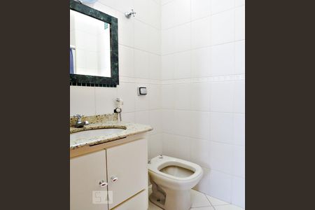 Casa de condomínio à venda com 125m², 3 quartos e 3 vagasDetalhe do Banheiro da Suite