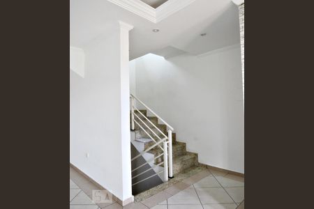 Casa de condomínio à venda com 125m², 3 quartos e 3 vagasEscada