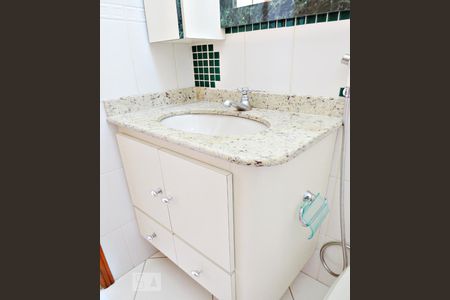 Casa de condomínio à venda com 125m², 3 quartos e 3 vagasDetalhe do Banheiro da Suite