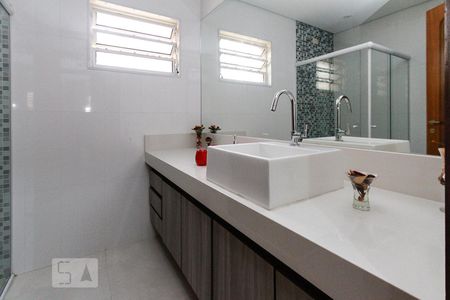 Casa à venda com 300m², 5 quartos e 6 vagasBanheiro Suite 03