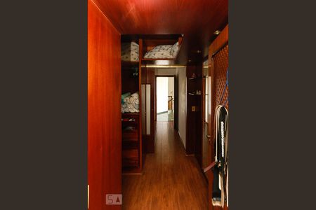 Casa à venda com 300m², 5 quartos e 6 vagasCloset