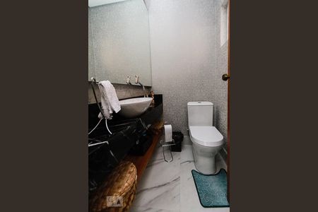 Casa à venda com 300m², 5 quartos e 6 vagasLavabo