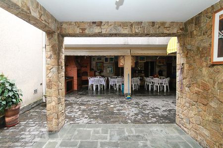 Casa à venda com 300m², 5 quartos e 6 vagasQuintal