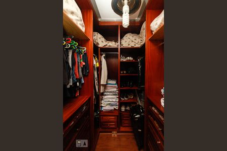 Casa à venda com 300m², 5 quartos e 6 vagasCloset