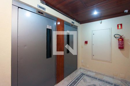 Apartamento à venda com 104m², 2 quartos e 1 vagaElevadores