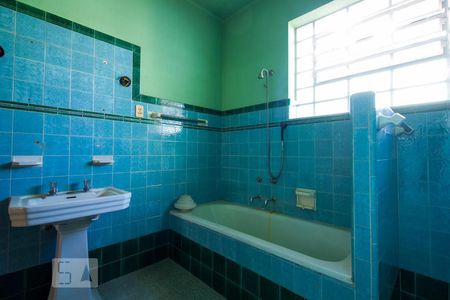 Casa à venda com 180m², 4 quartos e 1 vaga Casa à venda com 180m², 4 quartos e 1 vagaBanheiro