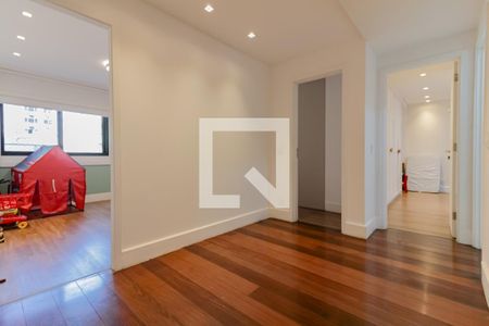 Apartamento à venda com 240m², 4 quartos e 3 vagasCorredor de acesso Quartos 