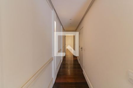 Apartamento à venda com 240m², 4 quartos e 3 vagasCorredor 