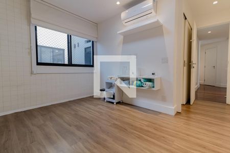 Apartamento à venda com 240m², 4 quartos e 3 vagasQuarto 4
