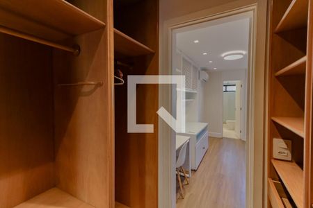 Apartamento à venda com 240m², 4 quartos e 3 vagasQuarto 1 - Closet 