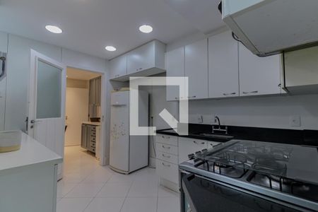 Apartamento à venda com 240m², 4 quartos e 3 vagasCozinha 