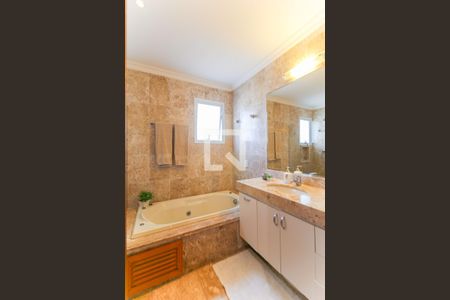 Apartamento à venda com 163m², 3 quartos e 3 vagasBanheiro do Quarto 2