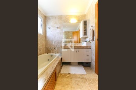 Apartamento à venda com 163m², 3 quartos e 3 vagasBanheiro do Quarto 2