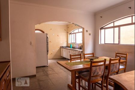 Casa à venda com 450m², 3 quartos e 6 vagasCozinha