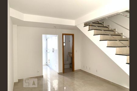 Sala de casa de condomínio para alugar com 2 quartos, 60m² em Copacabana, Belo Horizonte