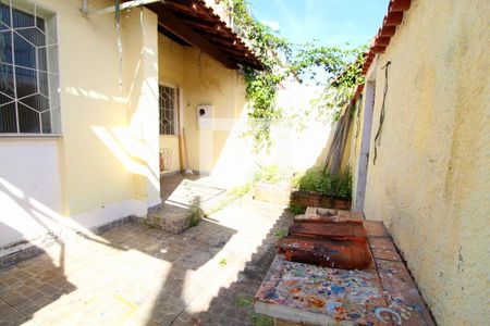 Casa de condomínio à venda com 215m², 3 quartos e 4 vagasQuintal