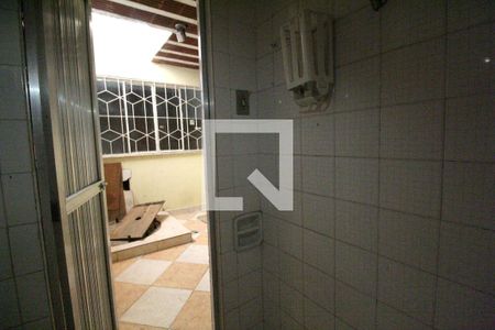 Casa de condomínio à venda com 215m², 3 quartos e 4 vagasLavabo