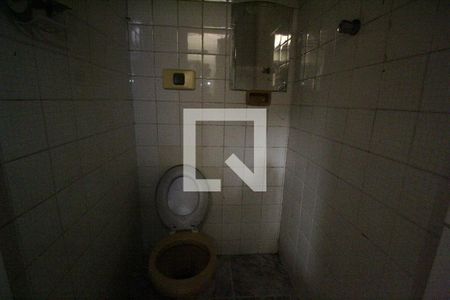 Casa de condomínio à venda com 215m², 3 quartos e 4 vagasLavabo