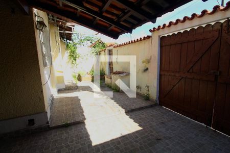 Casa de condomínio à venda com 215m², 3 quartos e 4 vagasQuintal